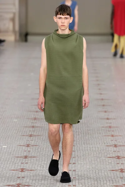 Look 7